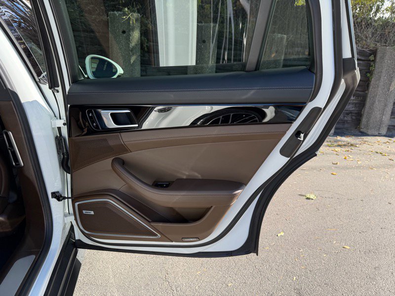 Used 2021 Porsche Panamera 4 w/ Premium Package image 29