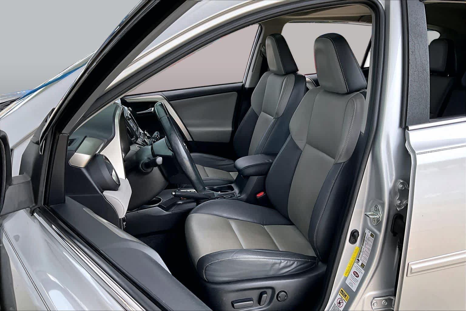Used 2015 Toyota RAV4 Limited w/ Technology Package FWD image 8
