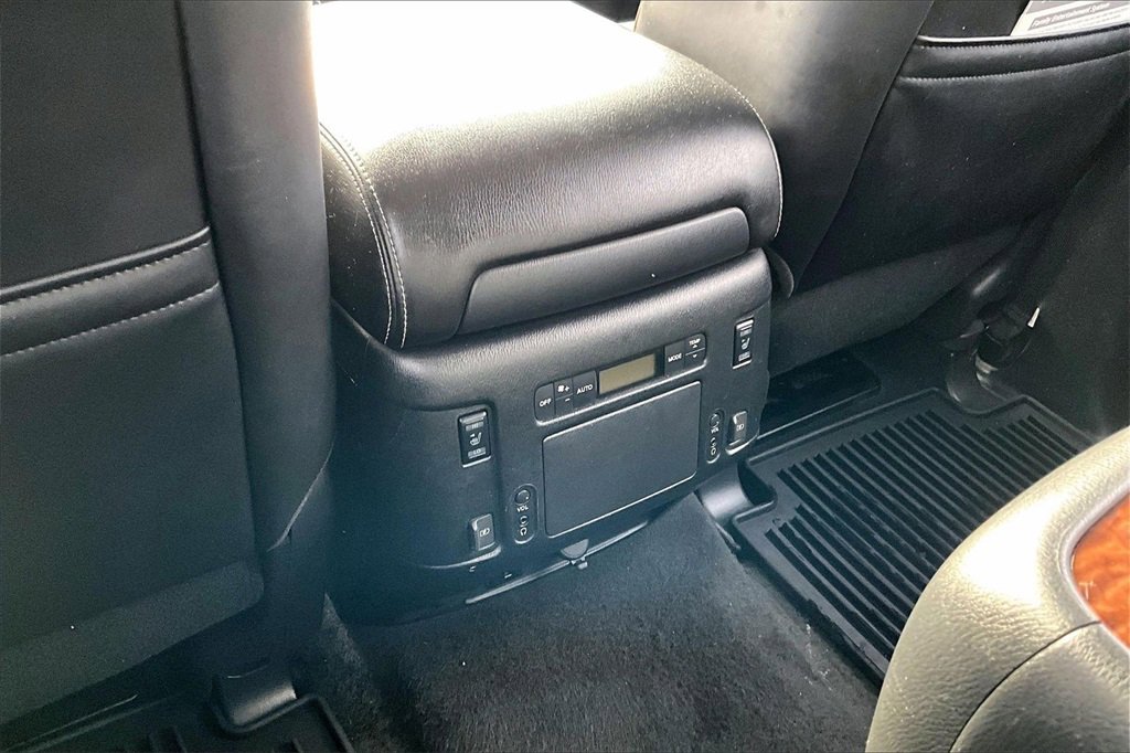 Used 2019 Nissan Armada Platinum w/ Captain's Chairs Package image 34