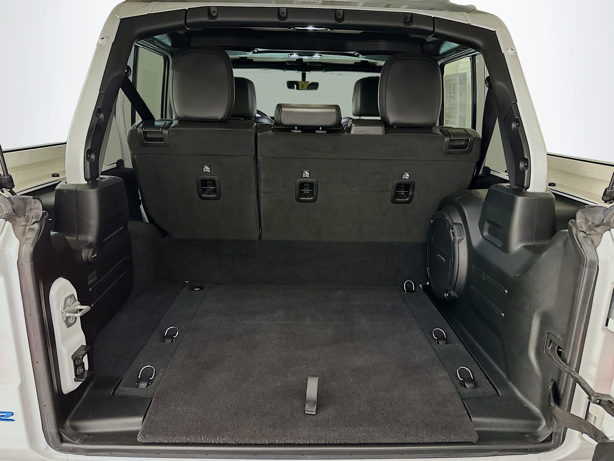 Used 2023 Jeep Wrangler Sahara image 30