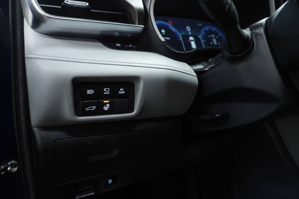 Used 2023 Toyota Highlander Limited FWD image 27