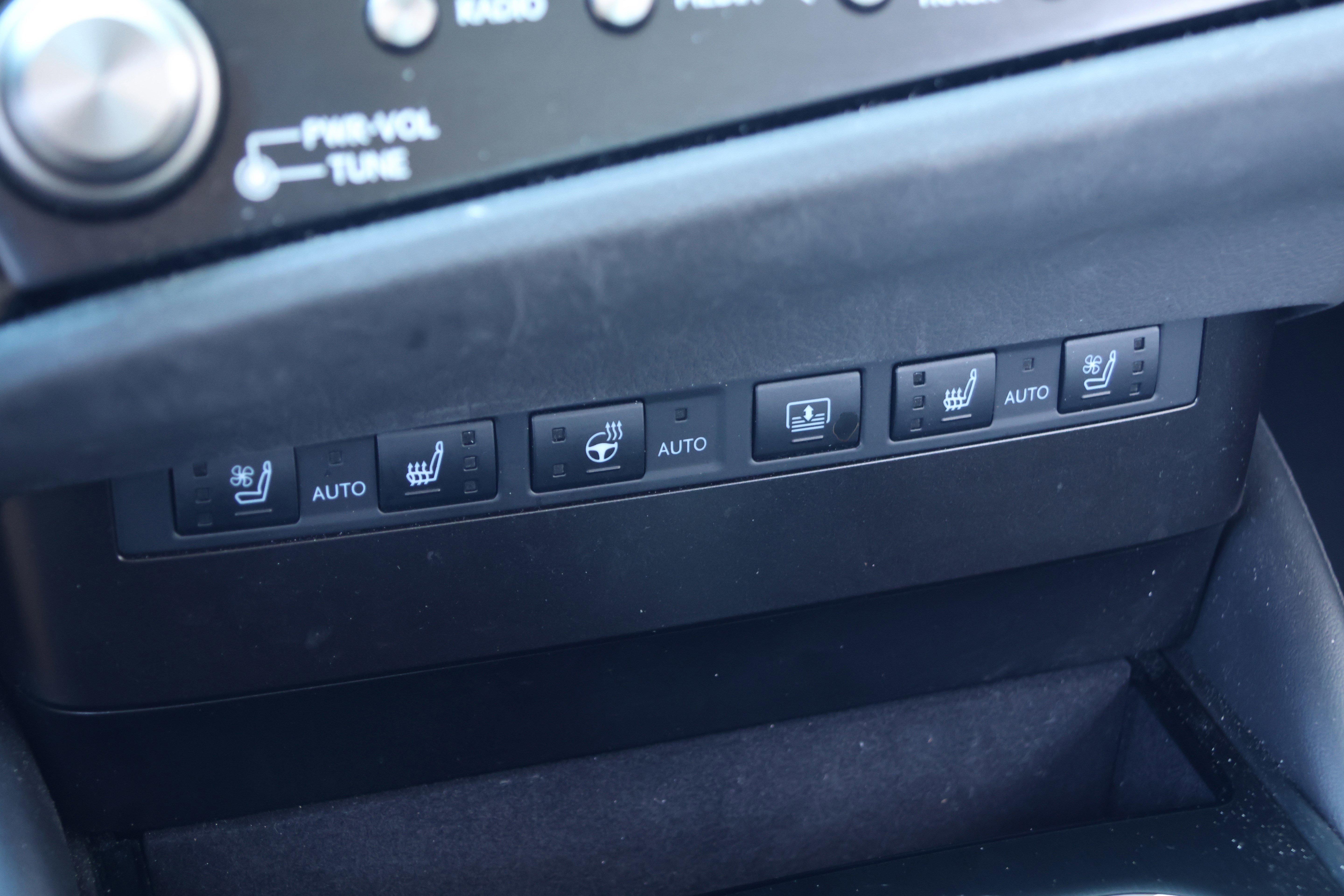 Used 2024 Lexus ES 350 Ultra Luxury w/ Accessory Package (Z2) image 29