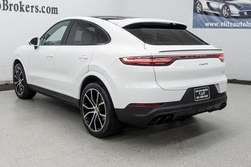 Used 2023 Porsche Cayenne Platinum Edition image 35