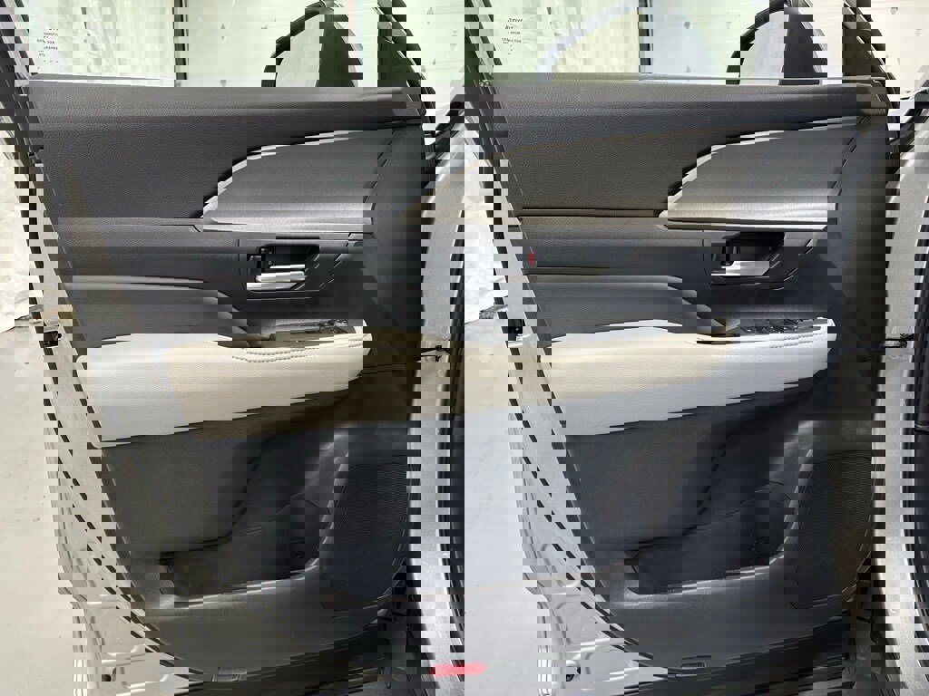 Used 2025 Toyota Grand Highlander AWD image 8