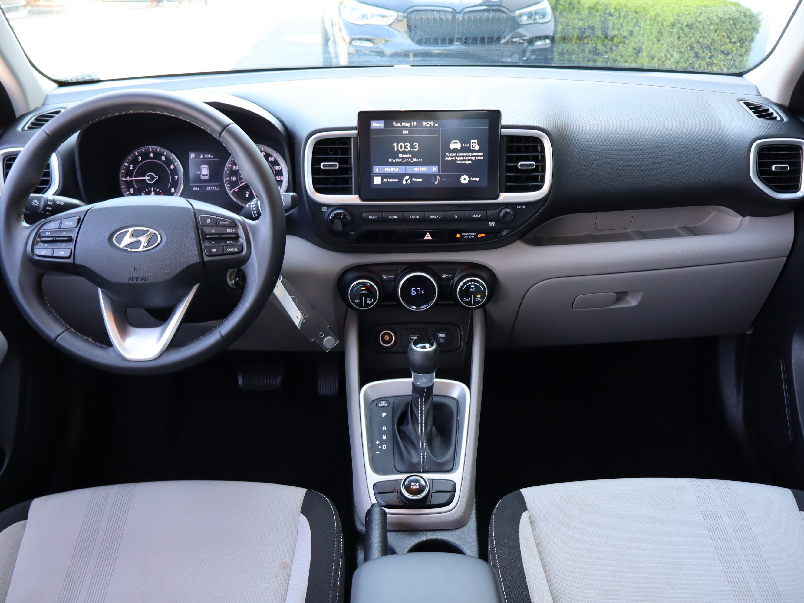 Used 2021 Hyundai Venue SEL FWD image 14