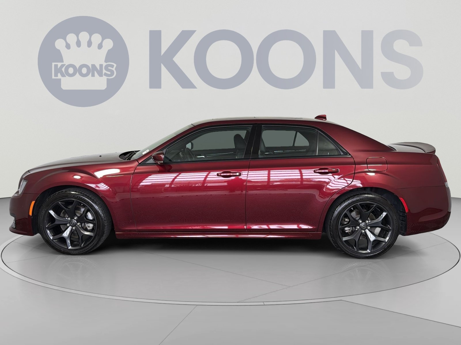Used 2023 Chrysler 300 S w/ Comfort Group RWD image 2