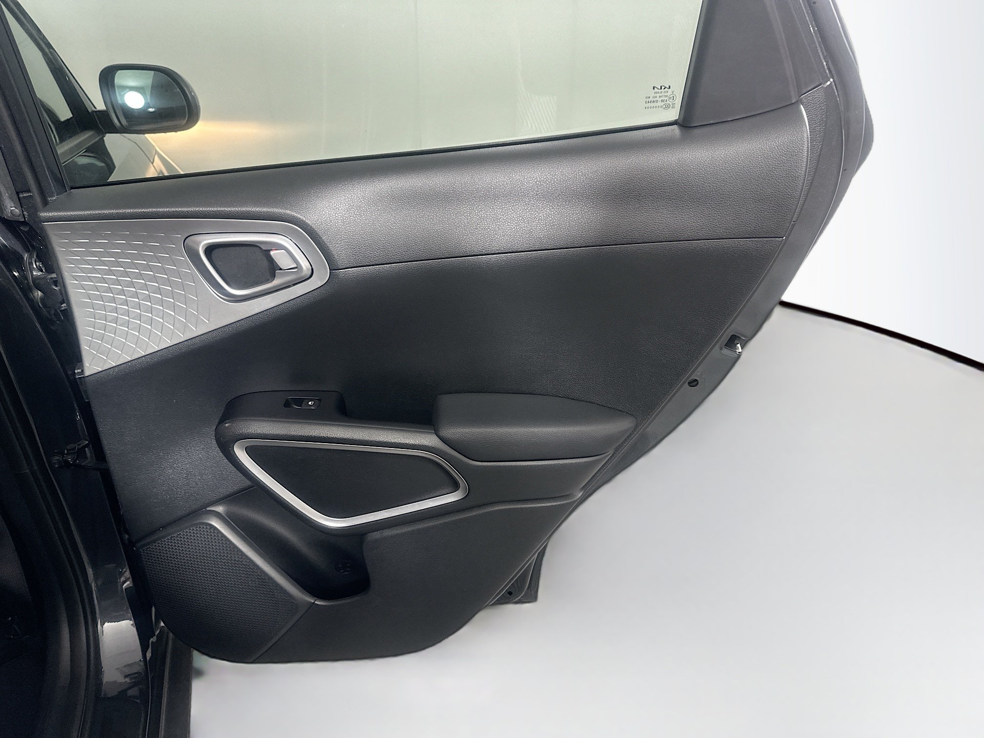 Used 2025 Kia Soul LX w/ LX Technology Package FWD image 28