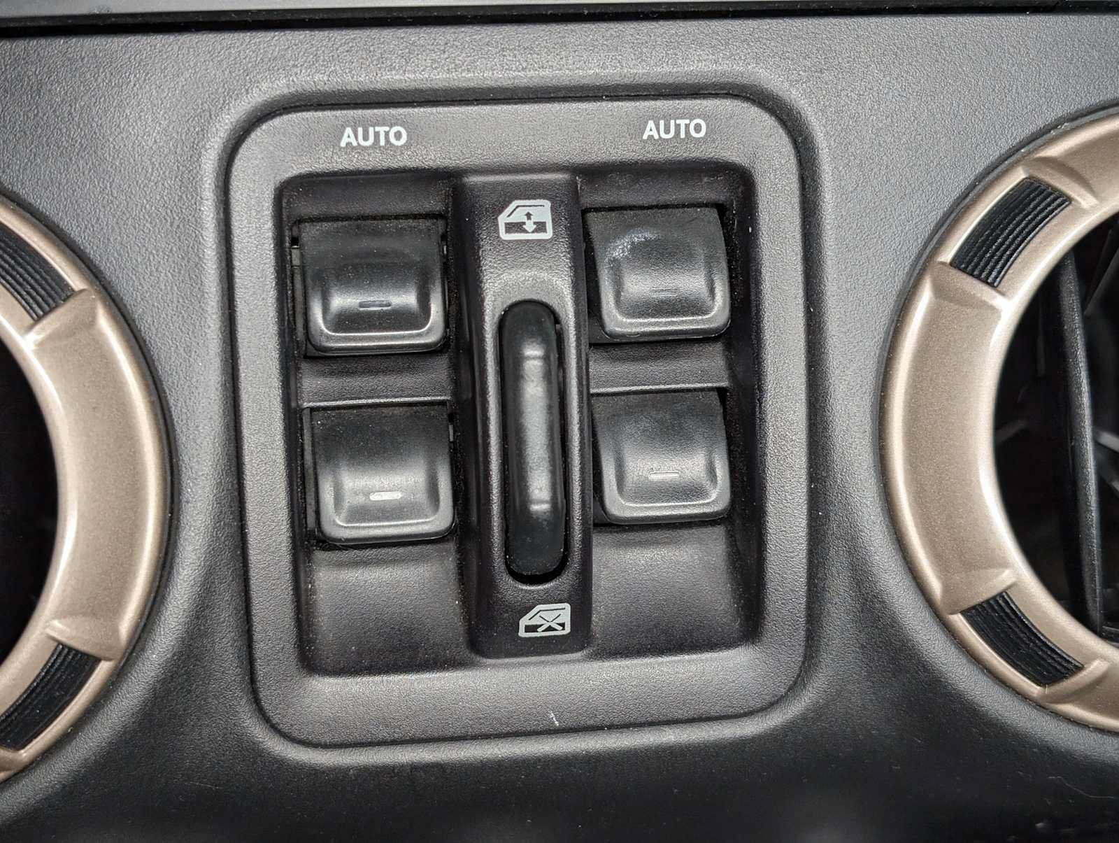 Used 2016 Jeep Wrangler Unlimited Sahara AWD/4WD image 30