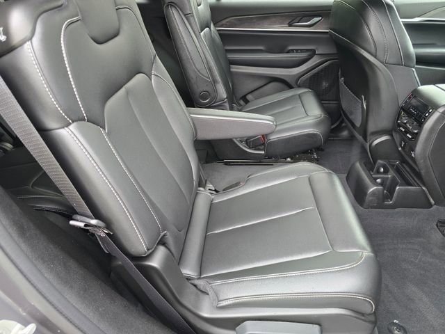 Used 2024 Jeep Grand Cherokee L Limited AWD/4WD image 33