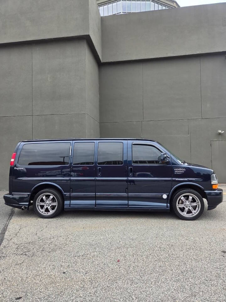 Used 2010 Chevrolet Express 1500 AWD w/ Preferred Equipment Group image 4