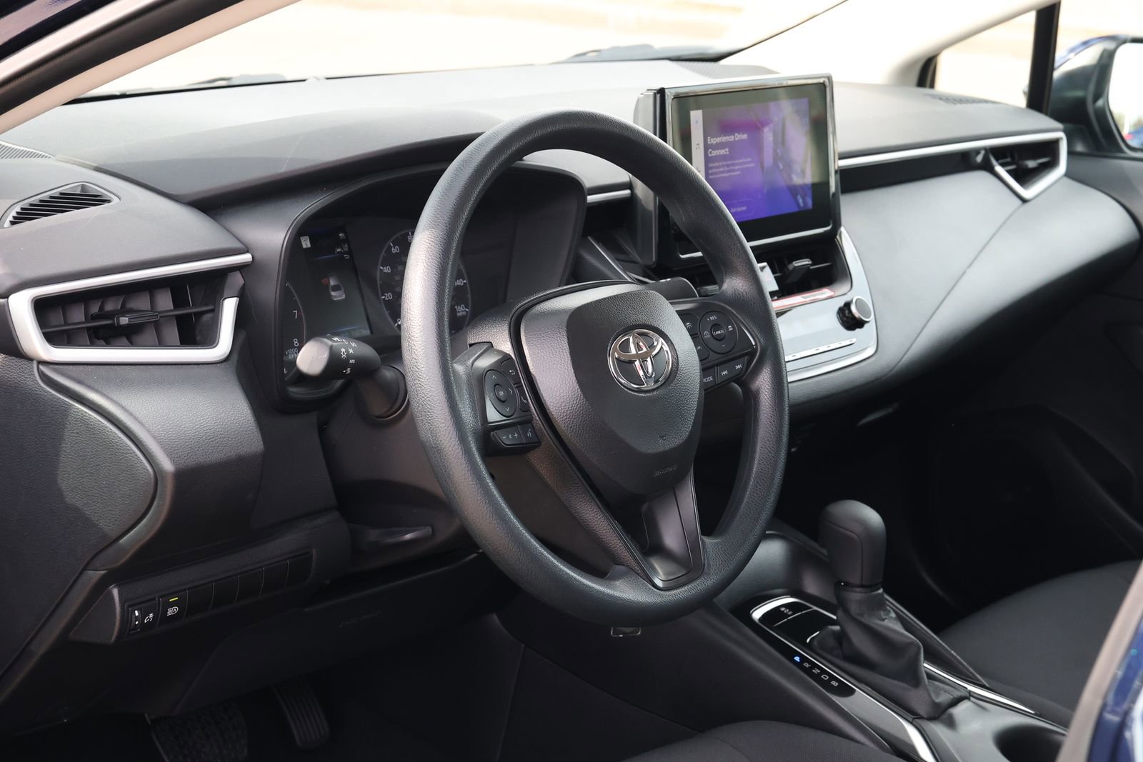 Used 2025 Toyota Corolla LE image 9