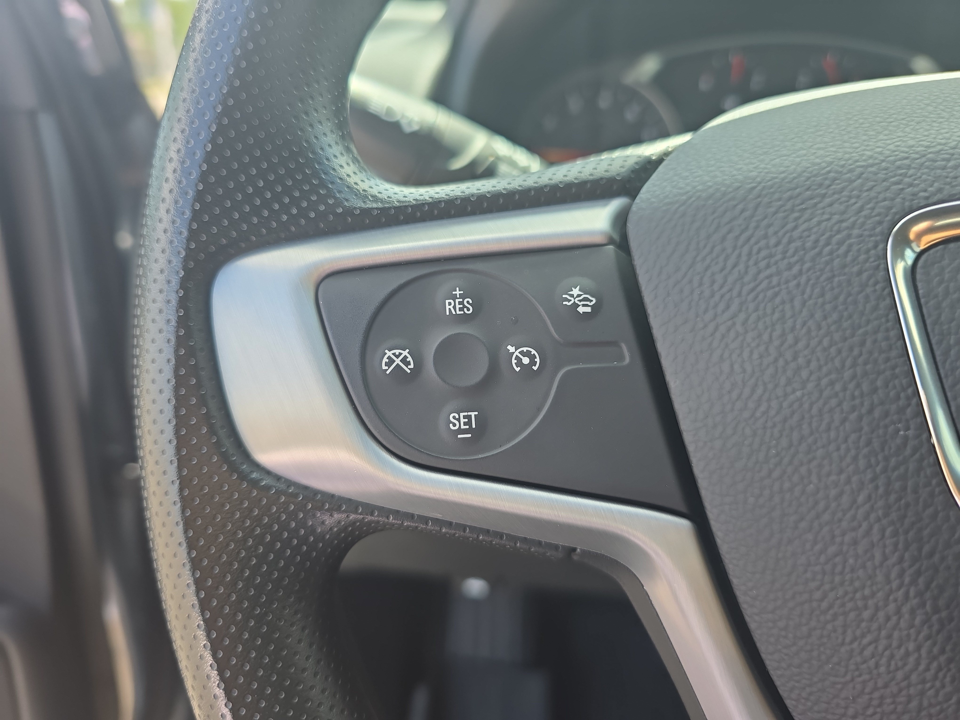 Used 2024 GMC Terrain SLE w/ Driver Convenience Package FWD image 16
