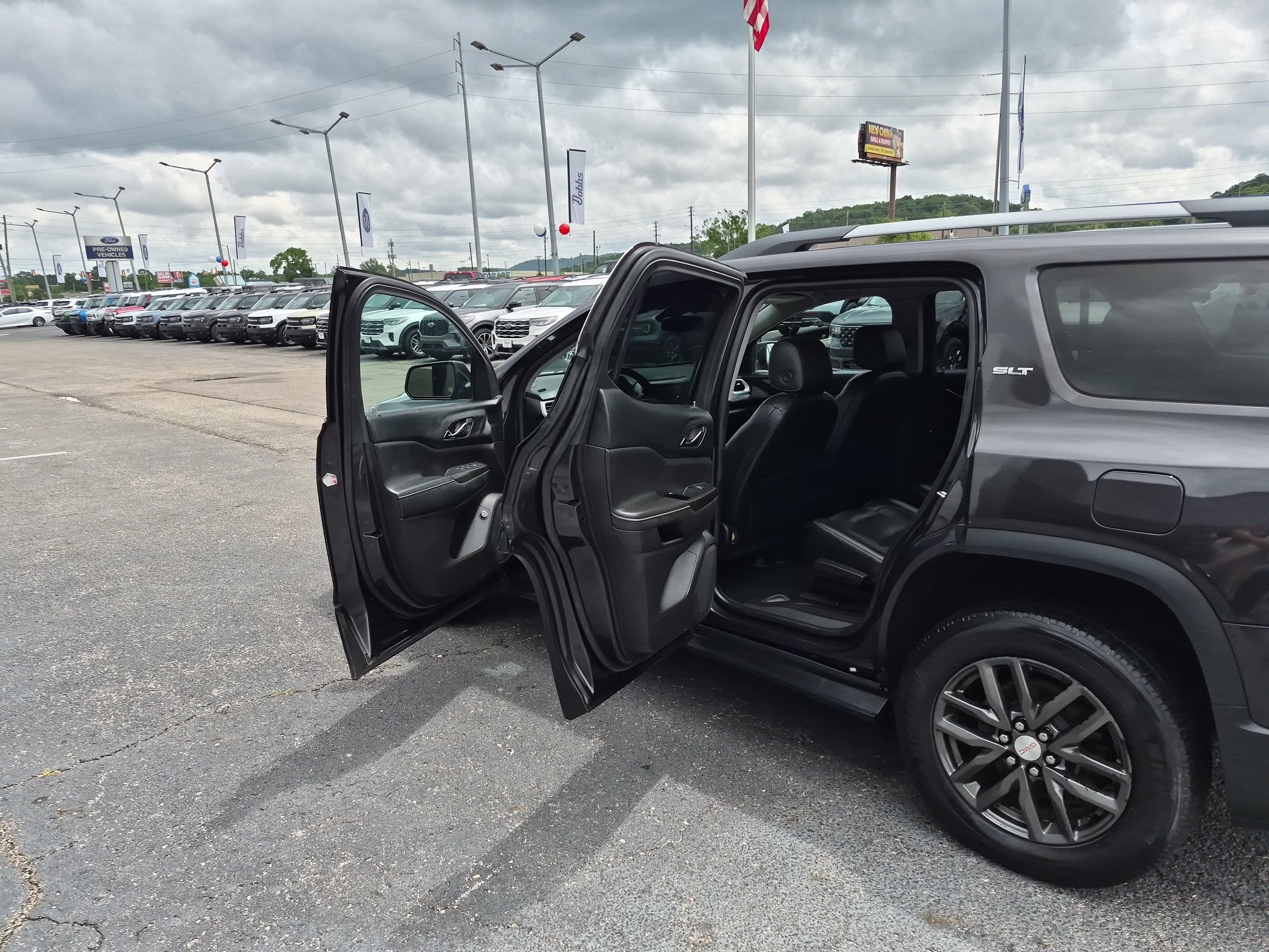 Used 2017 GMC Acadia SLT FWD image 13