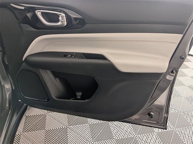 Used 2023 Jeep Compass Limited image 32