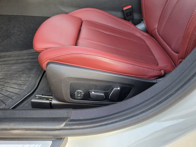 Used 2024 BMW 330i xDrive Sedan w/ M Sport Package AWD/4WD image 17