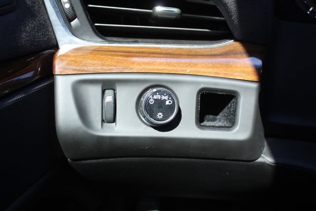 Used 2020 Cadillac Escalade Luxury RWD image 30
