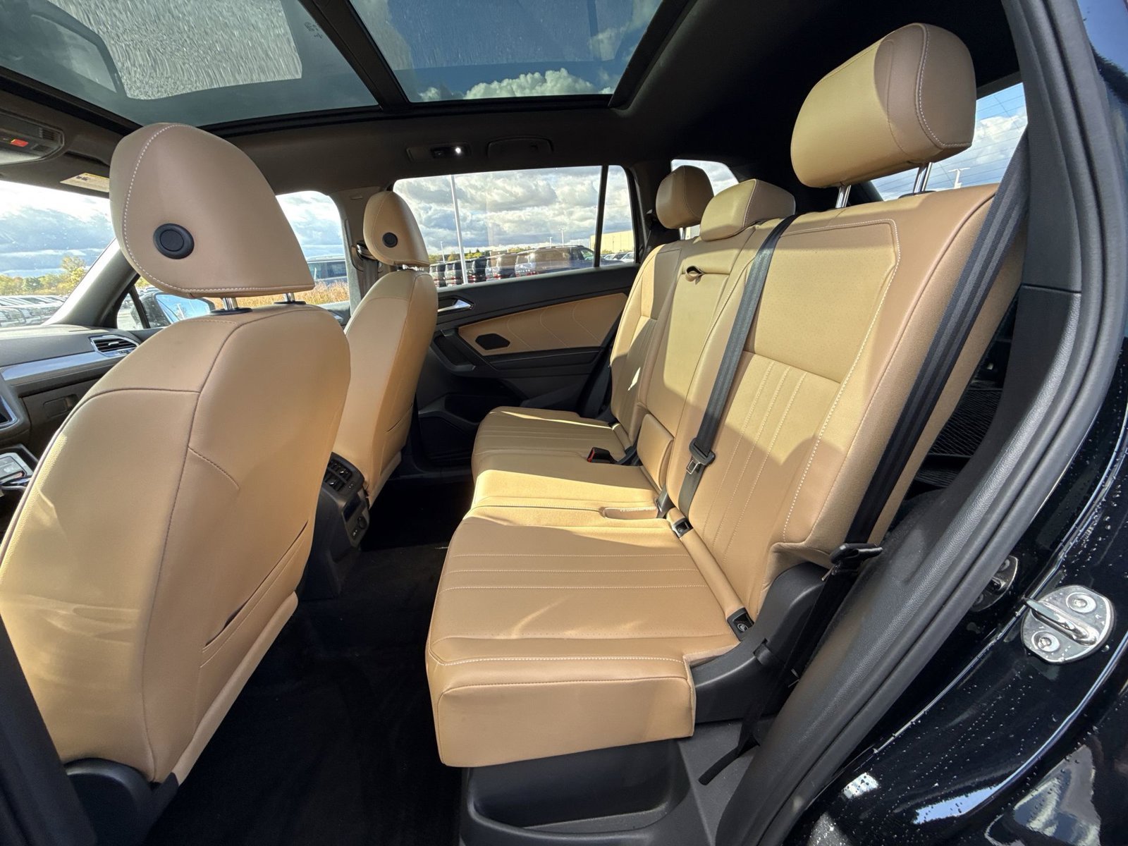 Used 2023 Volkswagen Tiguan SE w/ Panoramic Sunroof Package AWD/4WD image 24