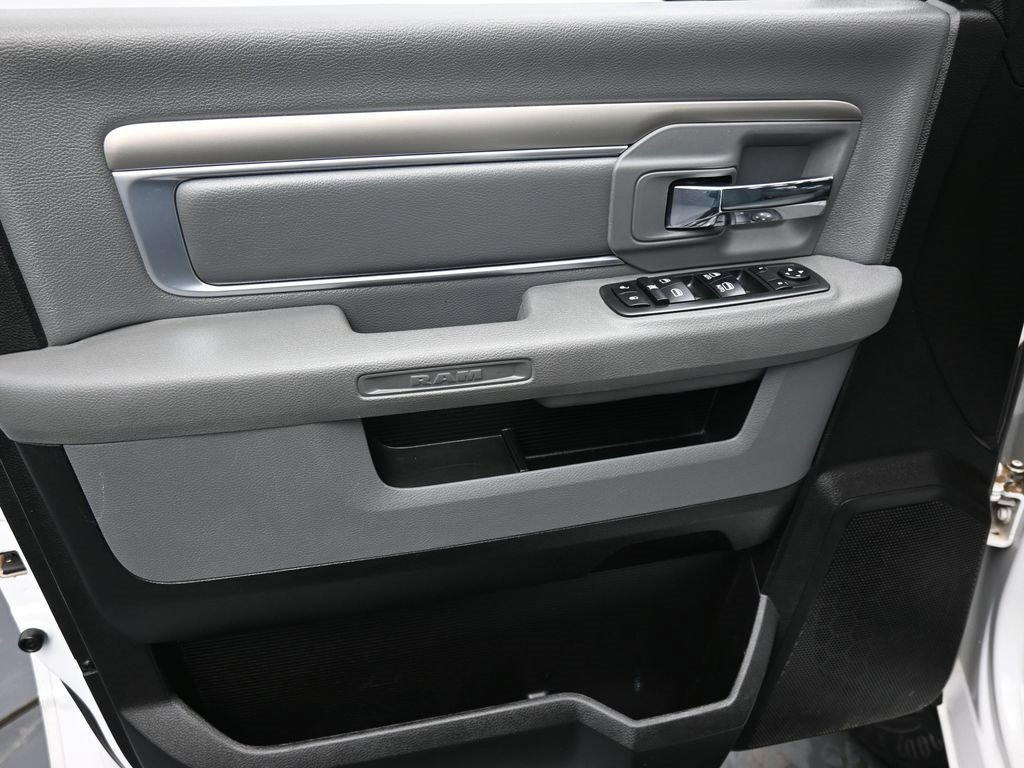 Used 2019 RAM 1500 Classic SLT image 9