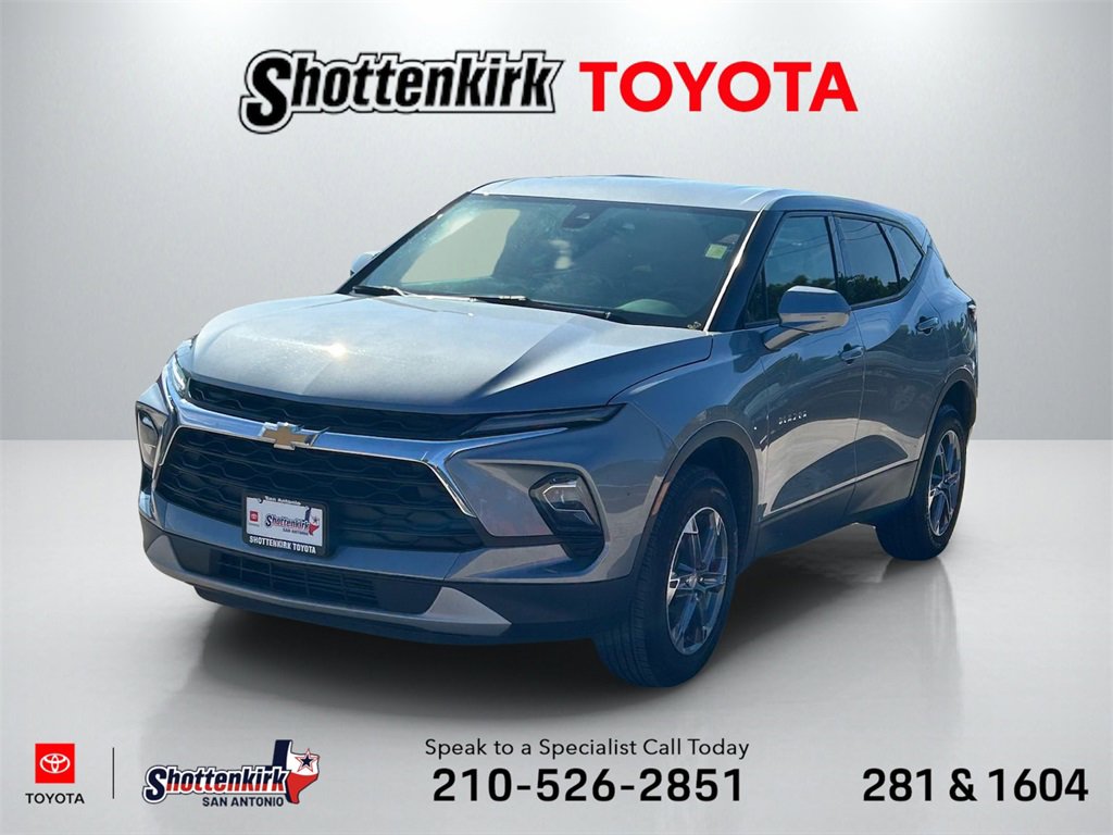Used 2025 Chevrolet Blazer LT image 1
