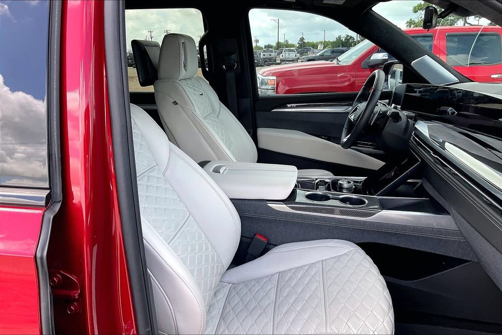 Used 2026 Cadillac Escalade V w/ LPO, ONYX Package AWD/4WD image 30