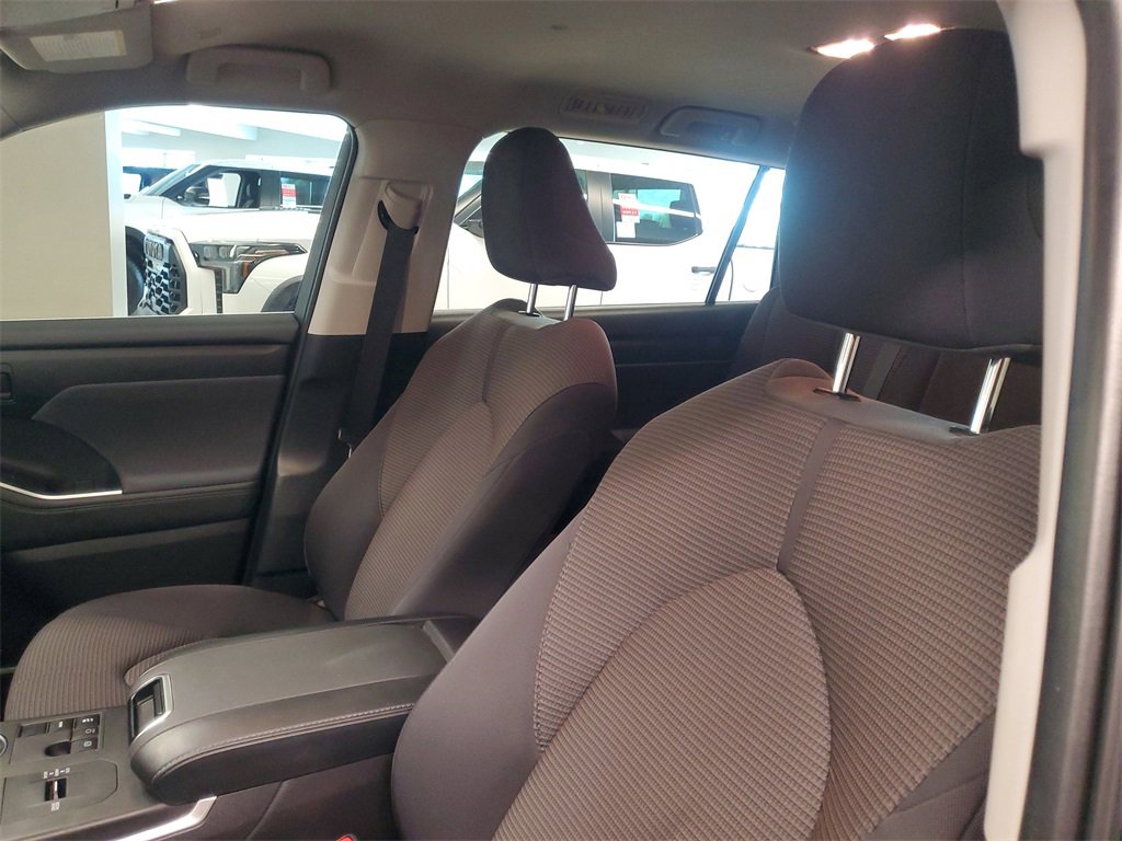 Certified 2024 Toyota Highlander LE image 20