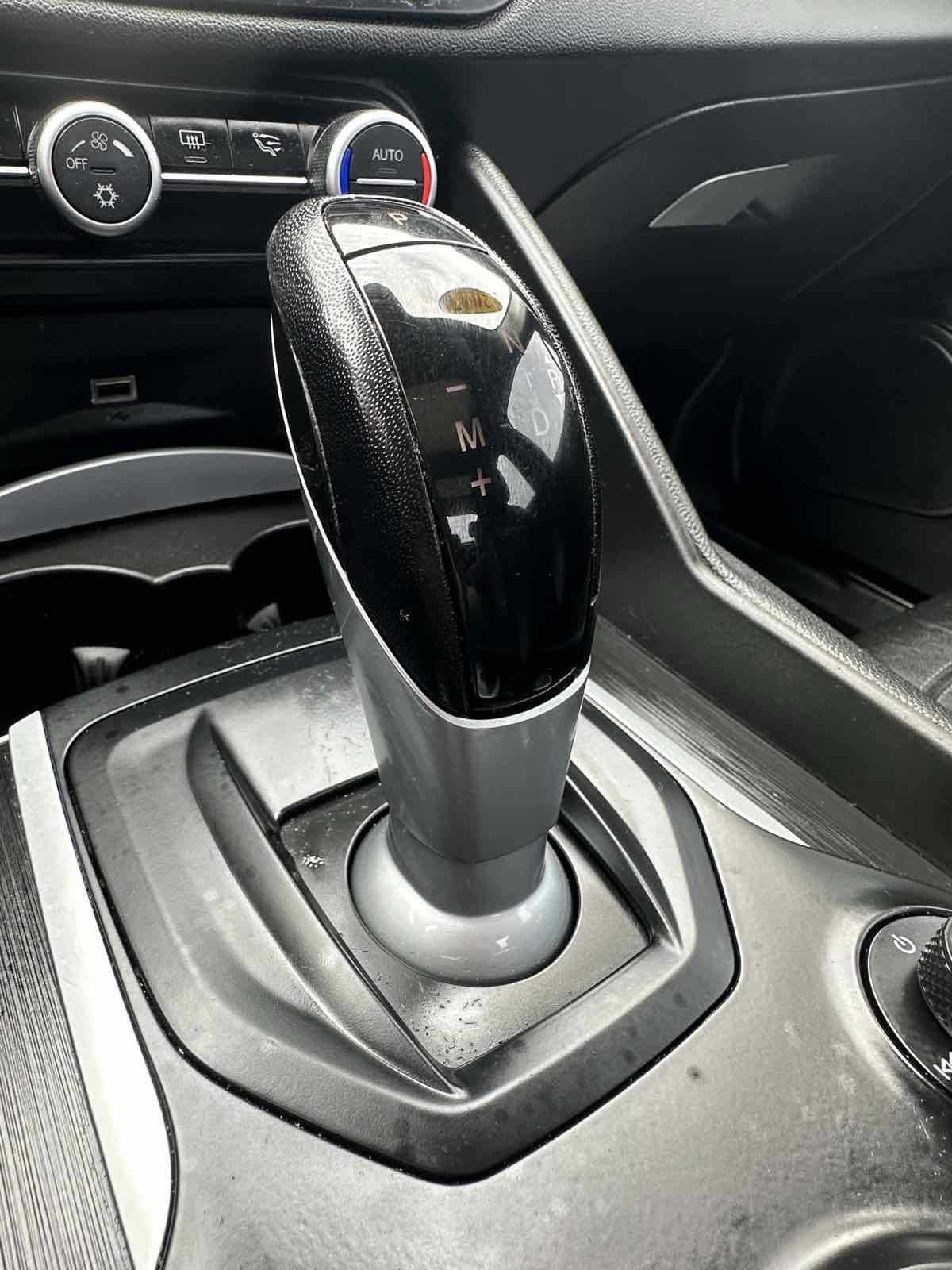 Used 2017 Alfa Romeo Giulia AWD image 35
