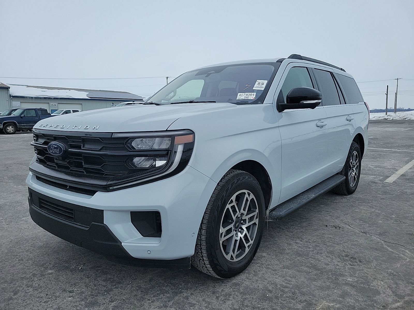 Used 2025 Ford Expedition Active image 3