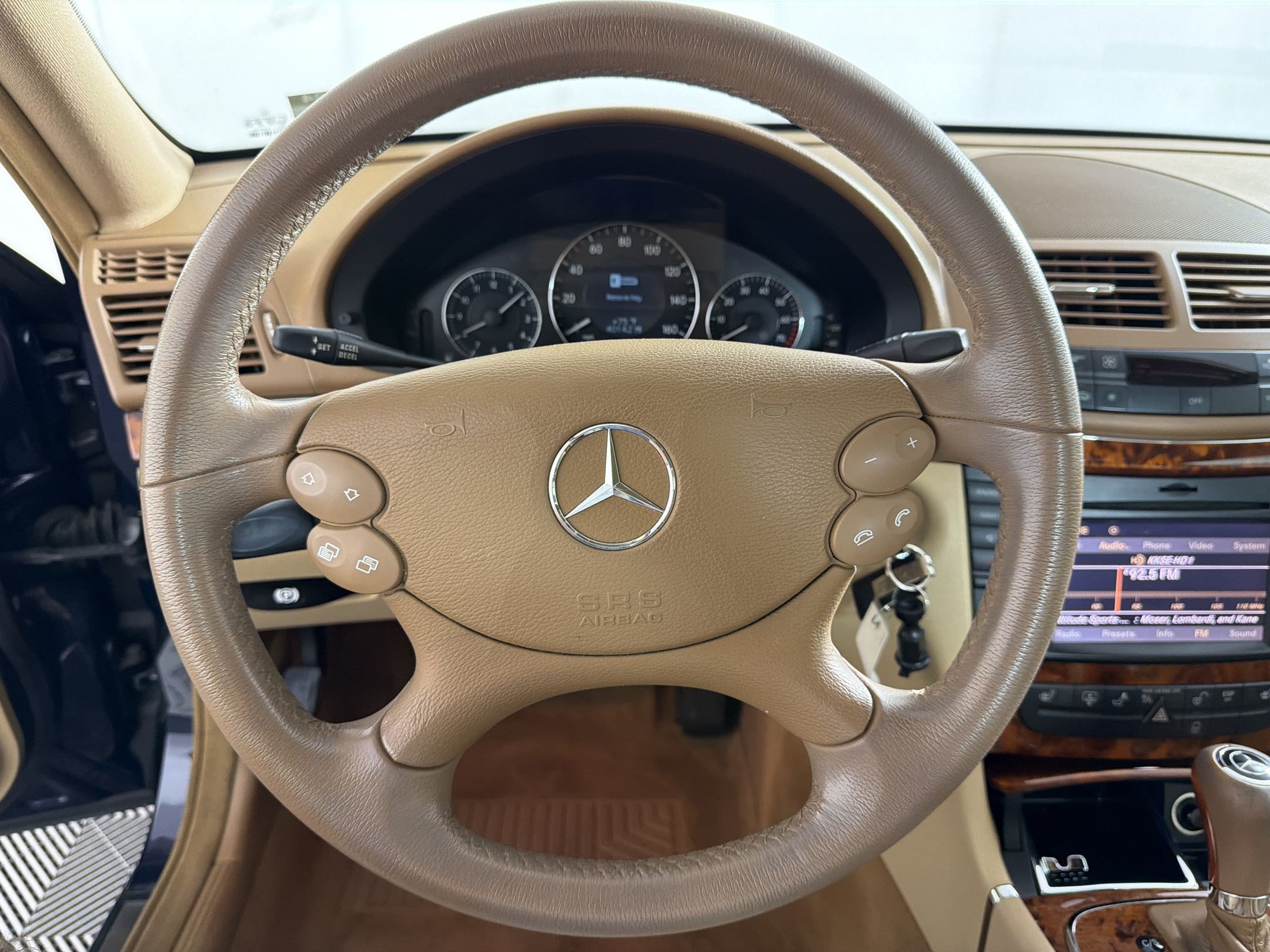 Used 2009 Mercedes-Benz E 350 4MATIC Sedan image 11