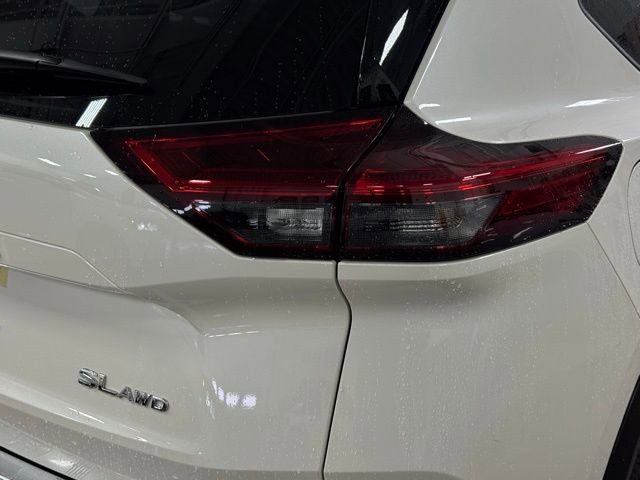 Used 2023 Nissan Rogue SL image 7