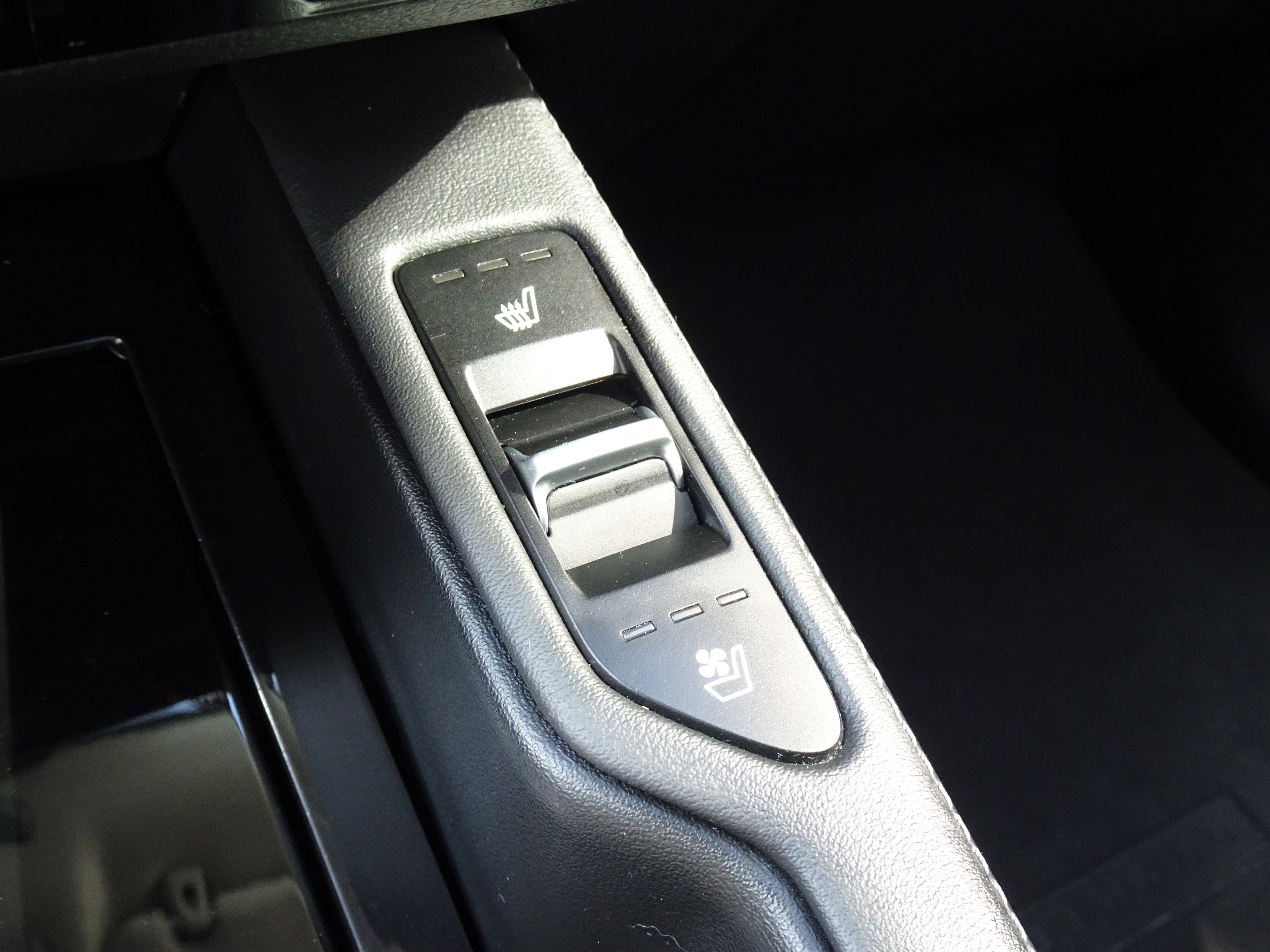 Used 2021 Kia Telluride EX w/ EX Premium Package FWD image 19
