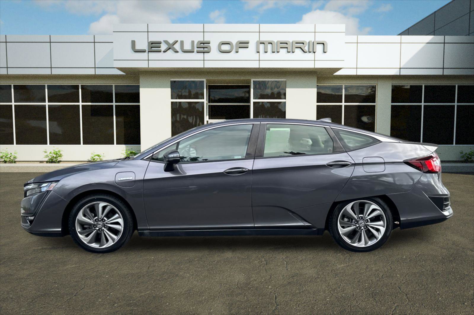 Used 2018 Honda Clarity Touring image 2