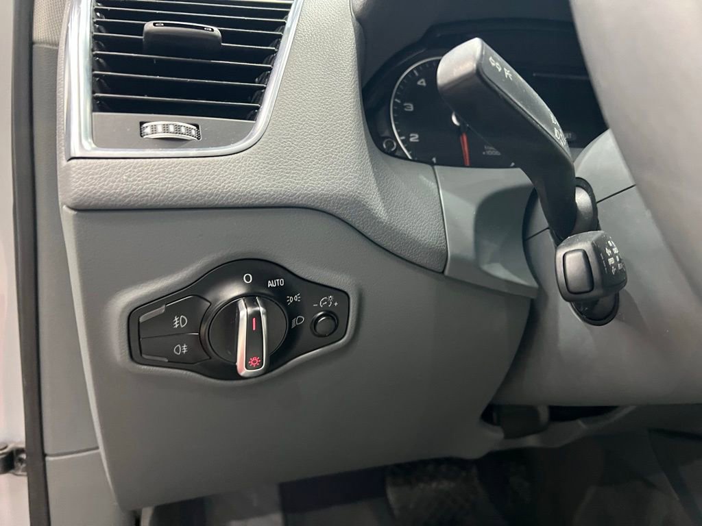 Used 2013 Audi Q5 3.0T Prestige image 46