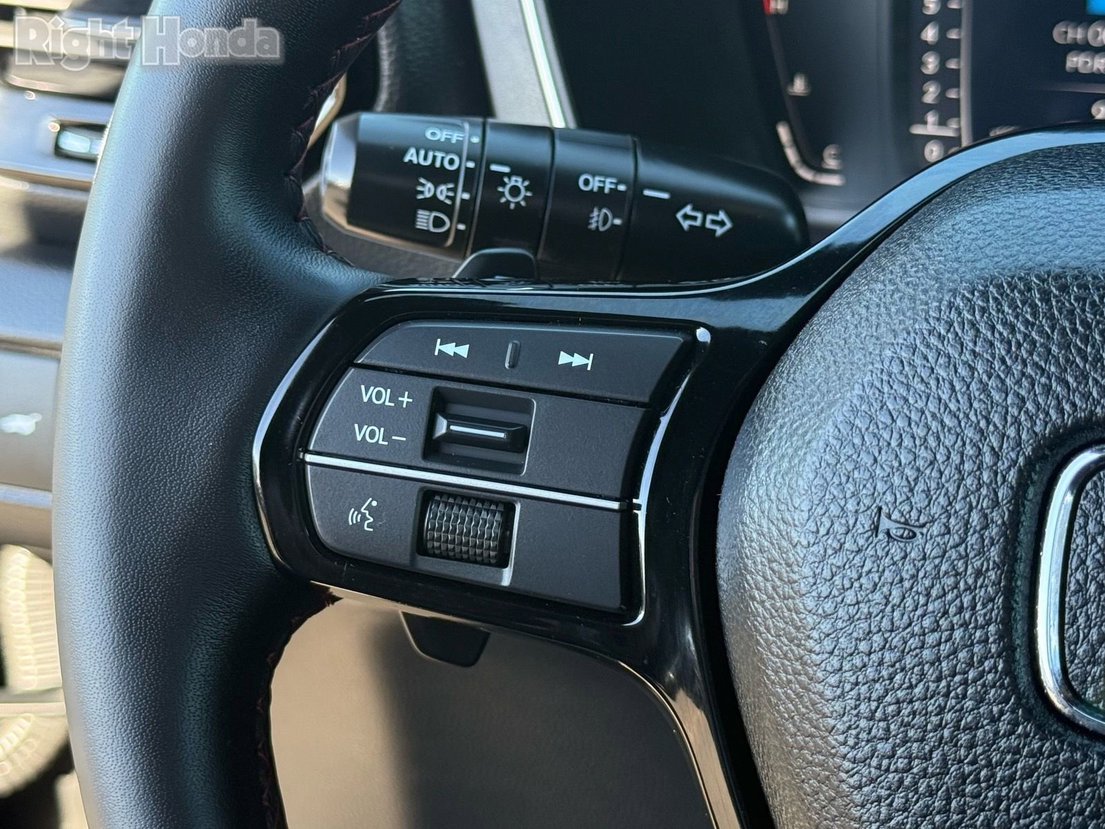 Certified 2025 Honda Pilot Black Edition image 17