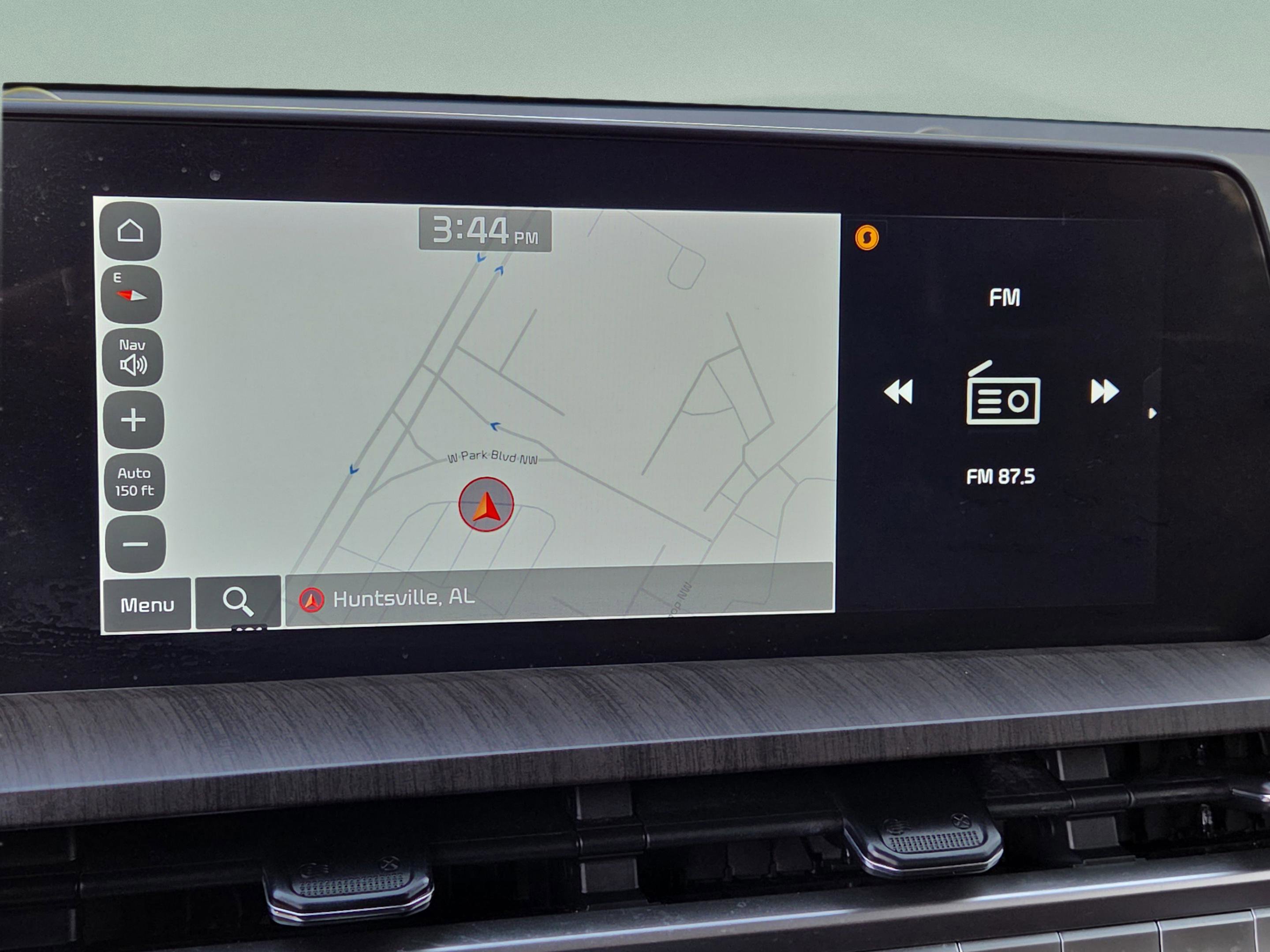 Used 2023 Kia Telluride EX w/ EX Captain's Chair Package image 18