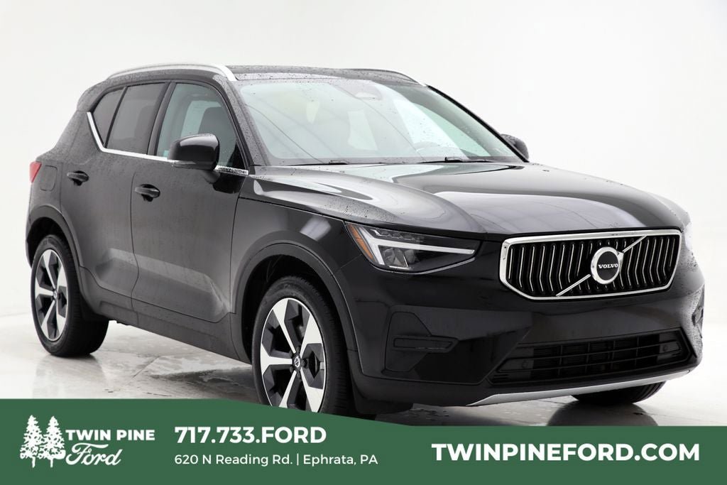 Used 2025 Volvo XC40 B5 Core AWD/4WD image 1
