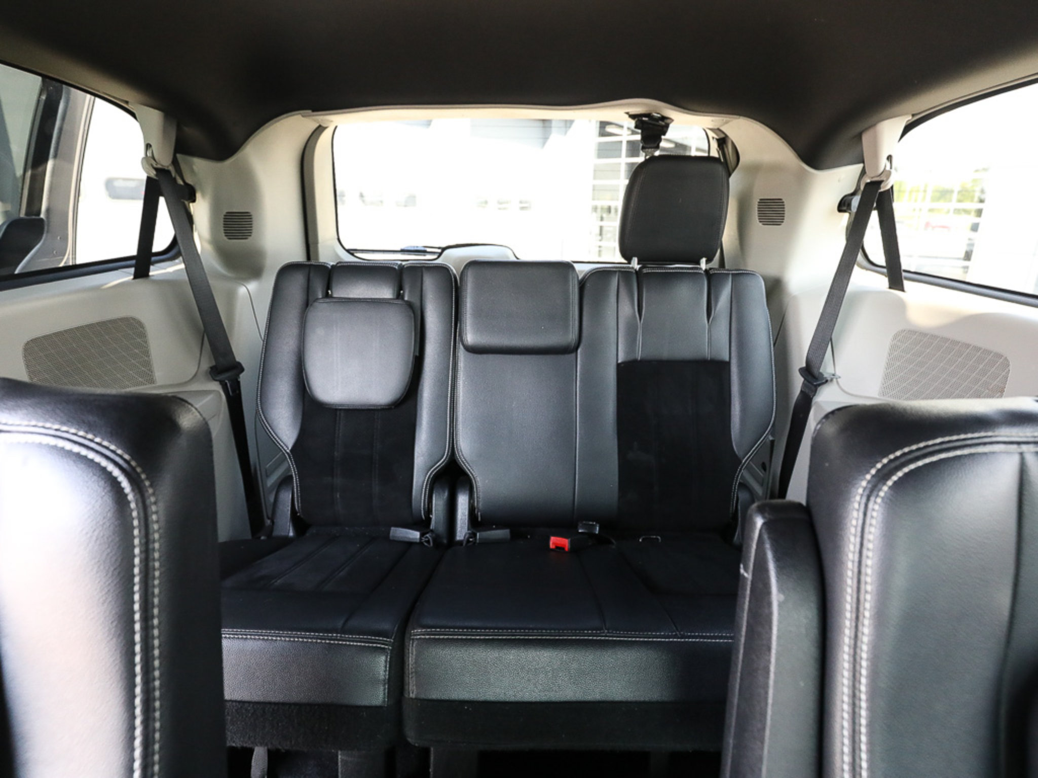 Used 2017 Dodge Grand Caravan SXT FWD image 23