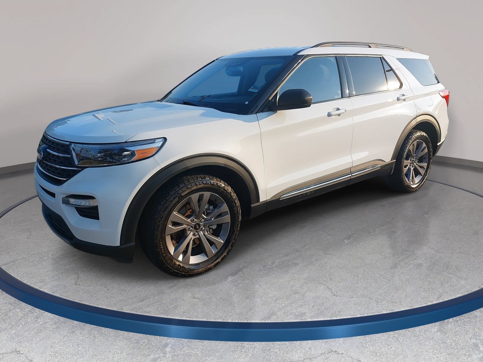 Used 2023 Ford Explorer XLT w/ Equipment Group 202A AWD/4WD image 1