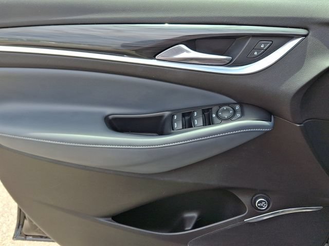 Used 2023 Buick Enclave Essence AWD/4WD image 13
