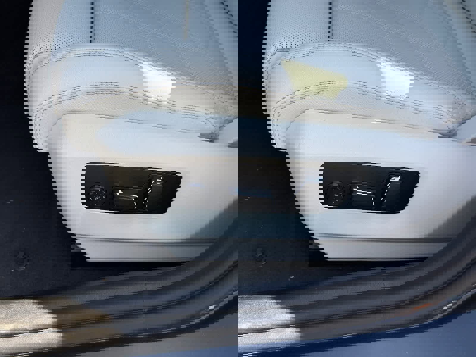 New 2026 BMW 550e xDrive AWD/4WD image 13