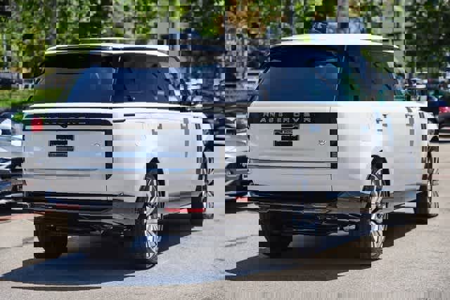 New 2024 Land Rover Range Rover SV image 6