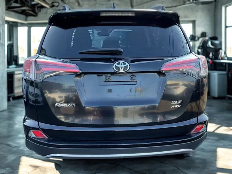 Used 2018 Toyota RAV4 XLE AWD/4WD image 6