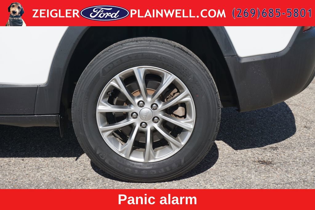 Used 2021 Jeep Cherokee Latitude Plus AWD/4WD image 9