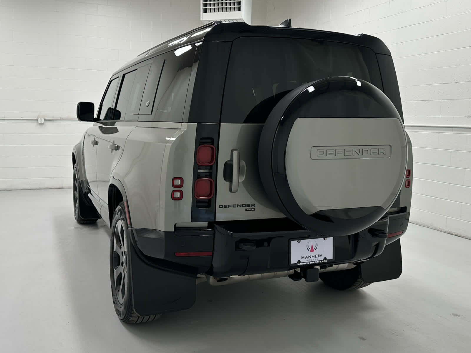 Used 2023 Land Rover Defender 110 X-Dynamic SE AWD/4WD image 8