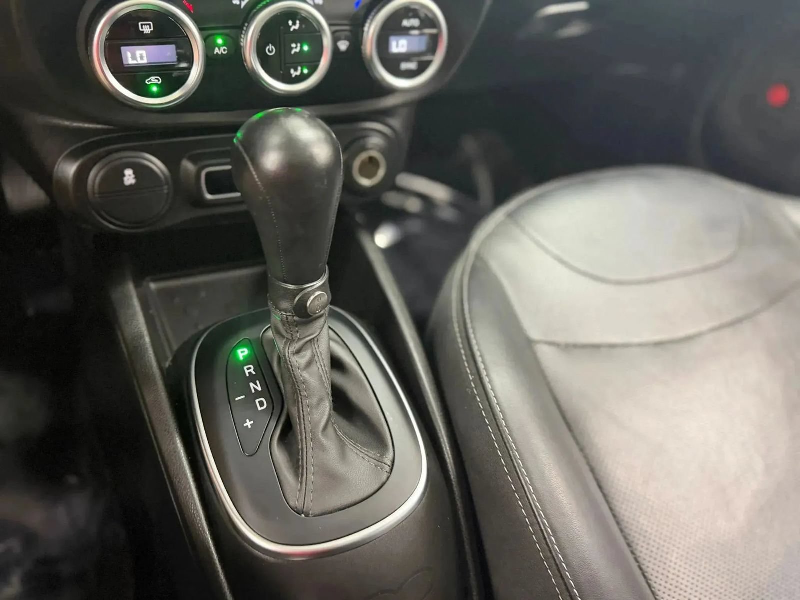 Used 2018 FIAT 500L Lounge FWD image 31