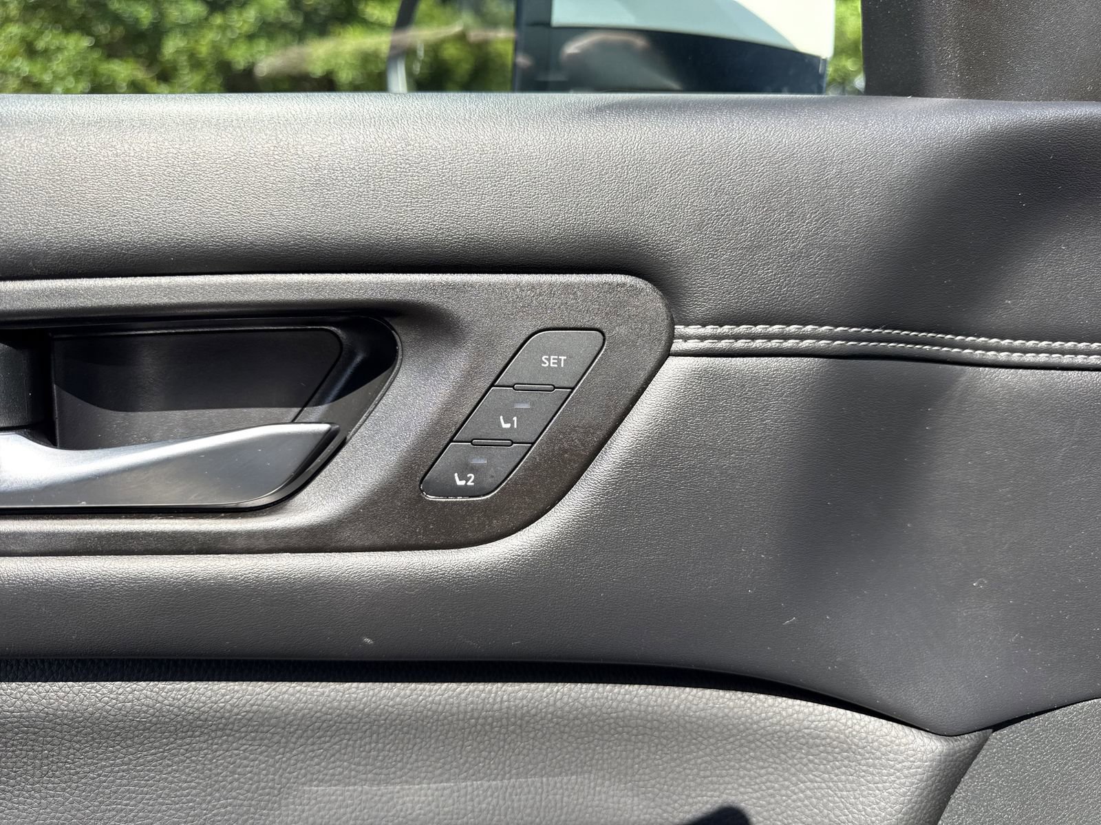 Used 2024 Nissan Pathfinder Platinum image 21