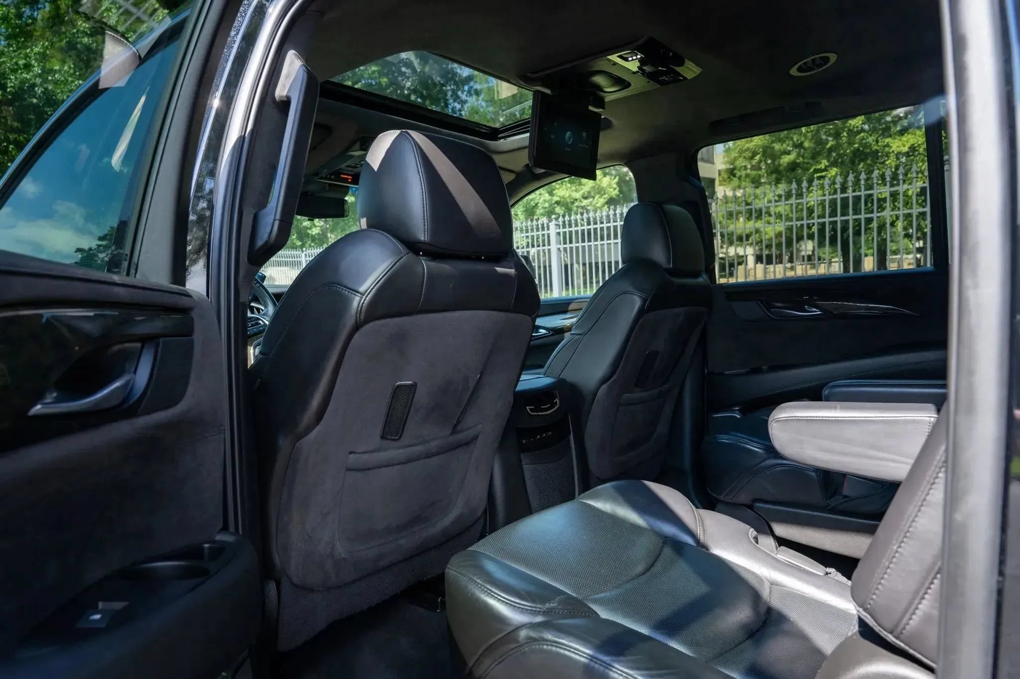 Used 2020 Cadillac Escalade ESV Platinum AWD/4WD image 15