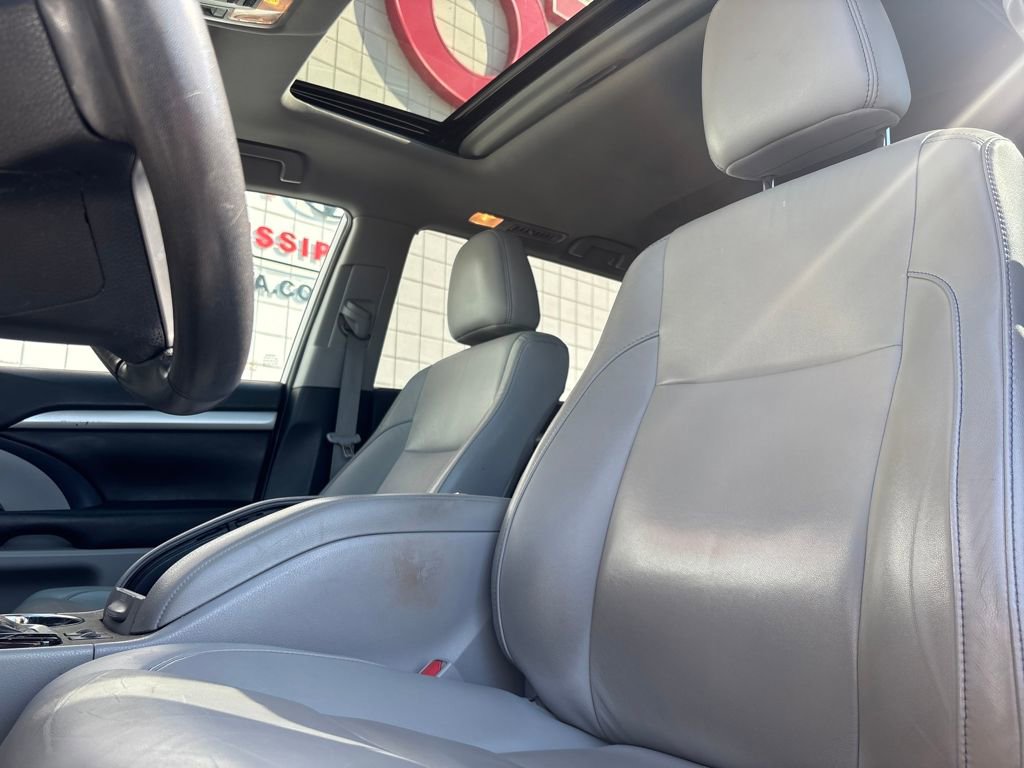 Used 2019 Toyota Highlander XLE image 11