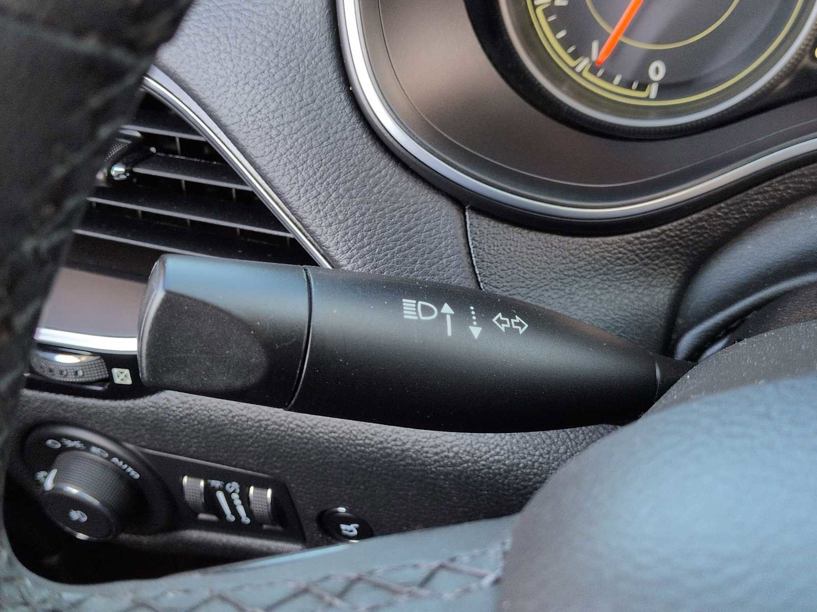 Used 2023 Jeep Cherokee Altitude Lux image 27