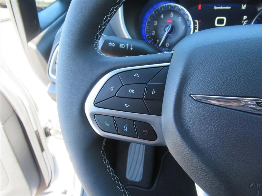 New 2026 Chrysler Pacifica Select FWD image 17