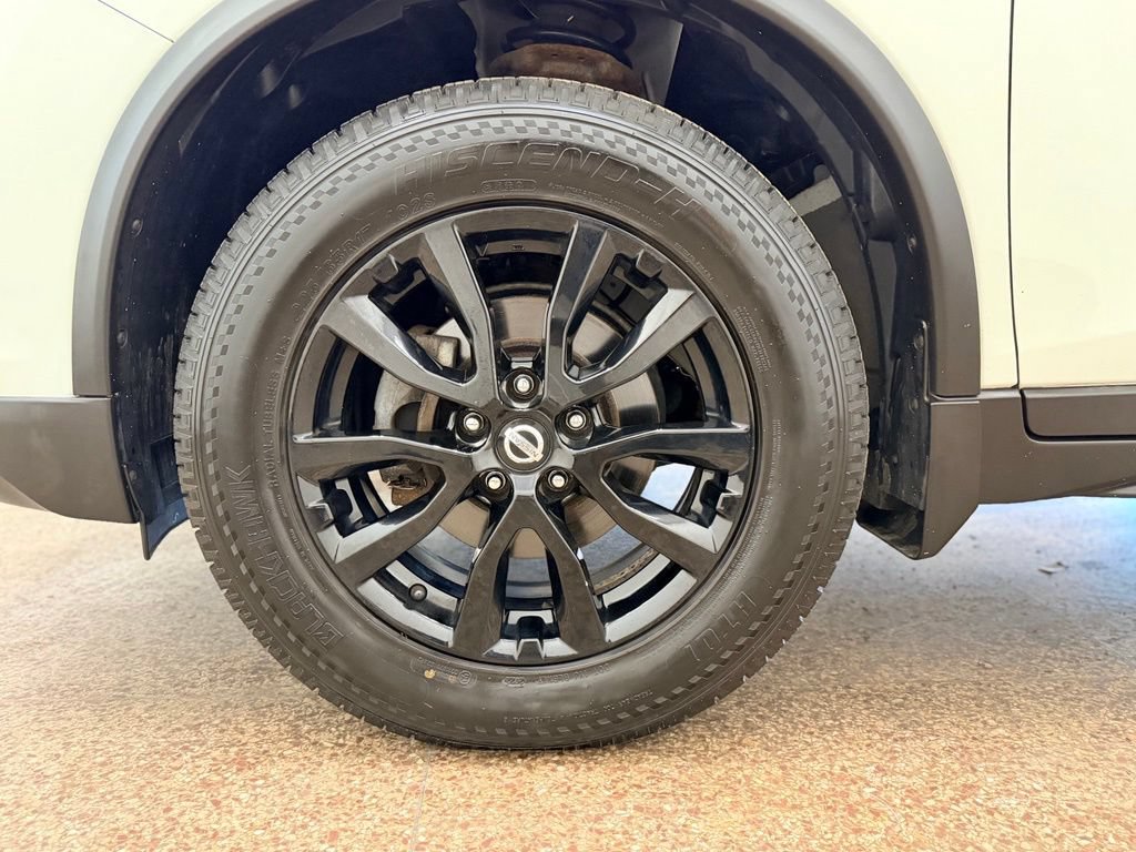 Used 2017 Nissan Rogue SV AWD/4WD image 27